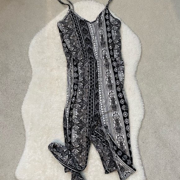 B&W paisley patterned jumpsuit - Picture 1 of 2